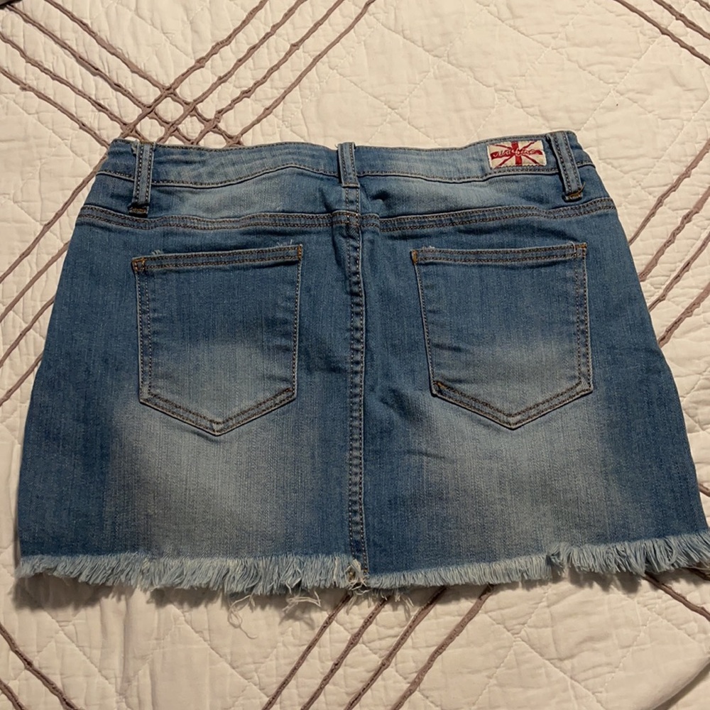 cute mini skirt - Picture 4 of 6